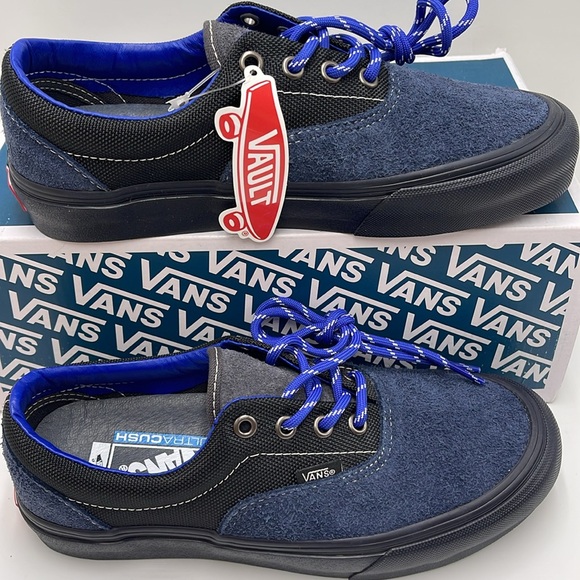 Vans Women’s Era VIt Lx
Hiker Dress Blues
VN0A4BNHLKZ
Sneakers - Picture 2 of 16